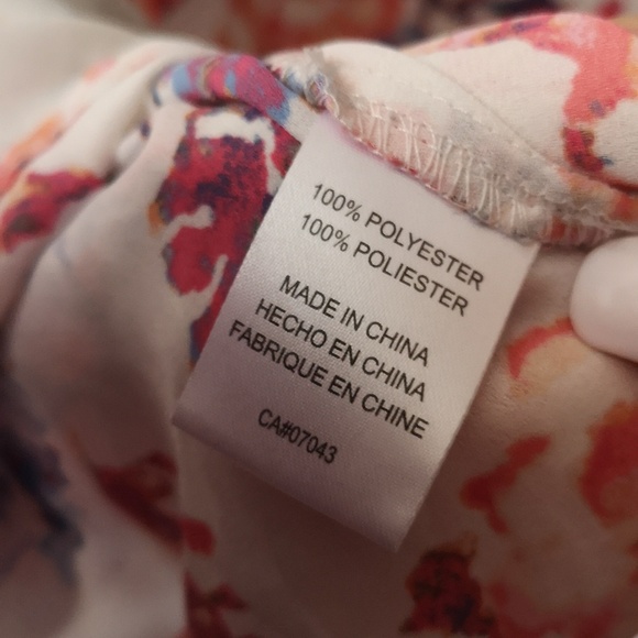 Lovely Like-new Women's Tunic Top by Violet + Claire (Size 2X) Pink Blue Florals - Picture 6 of 6